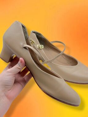 Capezio Jr. Footlight Rounded Toe Thin Strap Leather Character Dance Shoe Tan 10